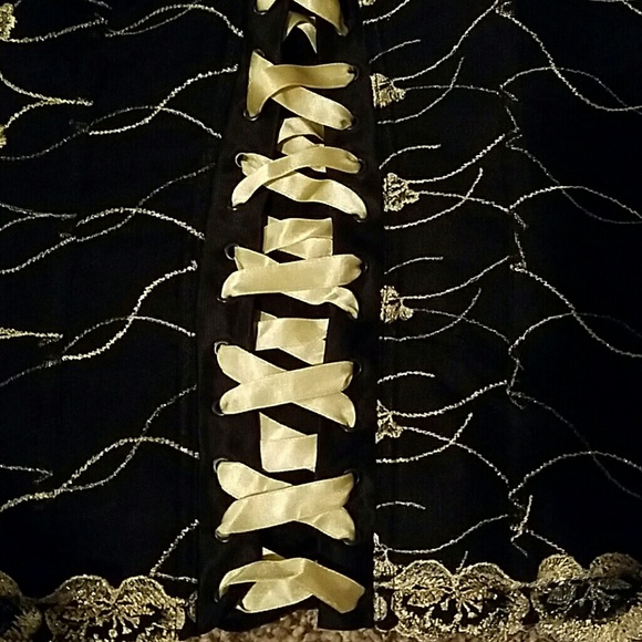 Corset - Picture 3 of 4